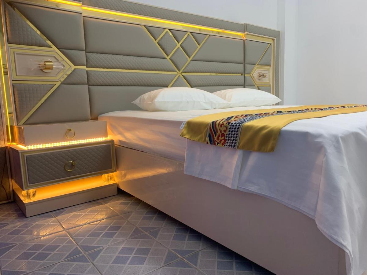 Ontrack Travel Transit Hotel Мале Екстериор снимка