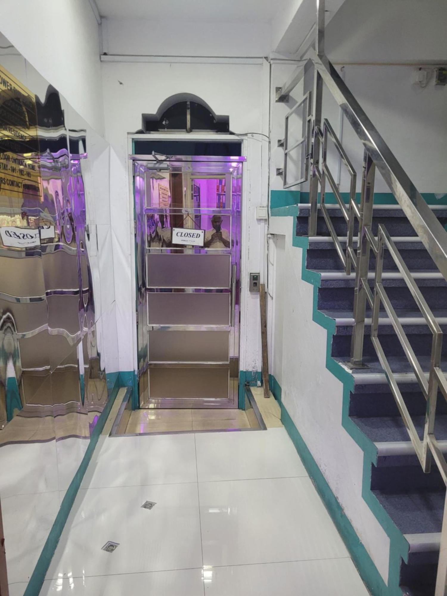 Ontrack Travel Transit Hotel Мале Екстериор снимка