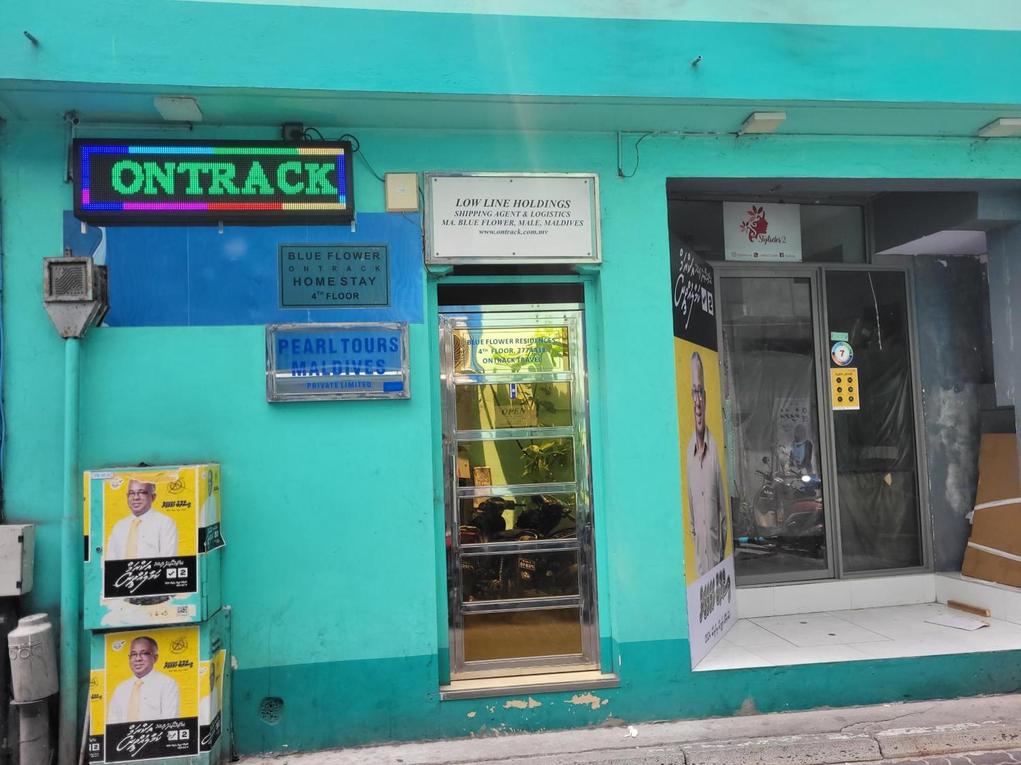 Ontrack Travel Transit Hotel Мале Екстериор снимка